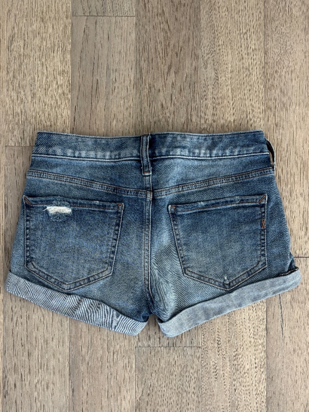 Express Shortie Relaxed Low Rise Shorts - Distressed Denim Size 00 - Picture 3 of 9